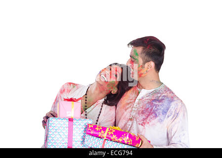 indischen Ehepaar Holi Festival Geschenk Stockfoto