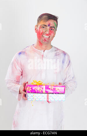 indischer Mann Holi Festival Geschenk Stockfoto