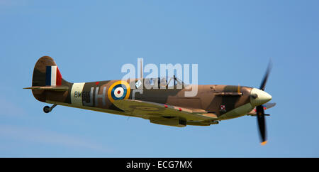 Vickers Supermarine Spitfire Mk Vb J-HC BM597 G-MKVB während des Fluges am Flughafen Lydd Stockfoto