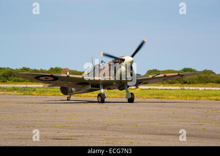 Vickers Supermarine Spitfire Mk Vb J-HC BM597 G-MKVB nach der Landung am Flughafen Lydd Rollen Stockfoto