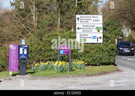 Hammar Bank zahlen & Parkplatz erste Stunde gratis Pay Punkt anzeigen Stockfoto