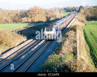 Erster Great Western inter-City Diesel-Zug auf der West Coast mainline Woodborough, Wiltshire, England, UK Stockfoto