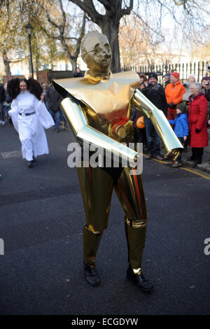 London, UK. 14. Dezember 2014. Greenwich Village jährlichen Sci-Fi-Parade und Pantomime Pferderennen. Bildnachweis: JOHNNY ARMSTEAD/Alamy Live-Nachrichten Stockfoto