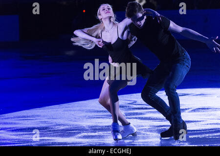 Barcelona, Katalonien, Spanien. 14. Dezember 2014. Junioren Eistanz Gewinner ANNA YANOVSKAYA/SERGEI MOZGOV (RUS) in der nicht-kompetitiven Ausstellung Gala schließen die ISU Grand Prix führen der Eiskunstlauf Finale 2014 in Barcelona © Matthias Oesterle/ZUMA Wire/ZUMAPRESS.com/Alamy Live-Nachrichten Stockfoto