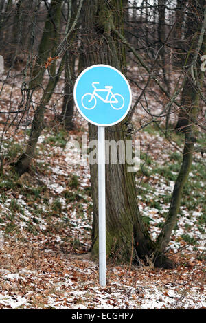 Fahrrad-Schild auf dem Asphalt Straßenpunkte gemalt Stockfoto