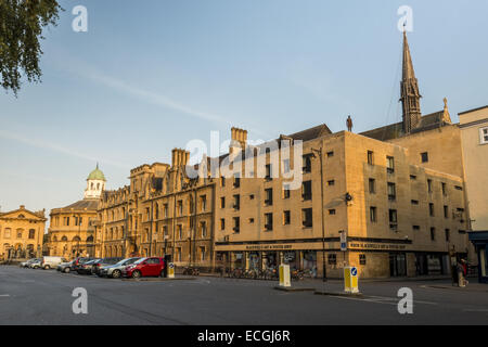 Tiefblicke Broad Street bei Sonnenuntergang, Exeter College, Blackwell's Kunst und Poster Shop und das Sheldonian Theatre Oxford Univer Stockfoto