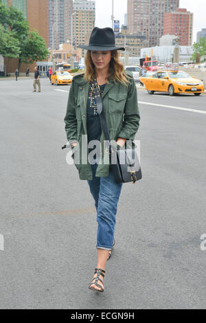 Jessica Alba im Javitz Center in New York mit: Jessica Alba wo: Manhattan, New York, Vereinigte Staaten, wann: 11. Juni 2014 Stockfoto