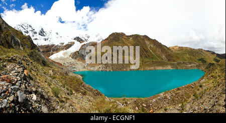 Laguna Solteracocha und Gletscher TAM in der Cordillera Huayhuash, Peru Stockfoto