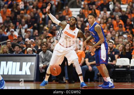 Syracuse, NY, USA. 14. Dezember 2014. 14. Dezember 2014: Syrakus weiterleiten Rakeem Christmas #25 während der ersten Hälfte des Spiels. Die Syracuse Orange besiegte die Louisiana Tech Bulldogs 71-69 im Carrier Dome in Syracuse, NY. © Csm/Alamy Live-Nachrichten Stockfoto