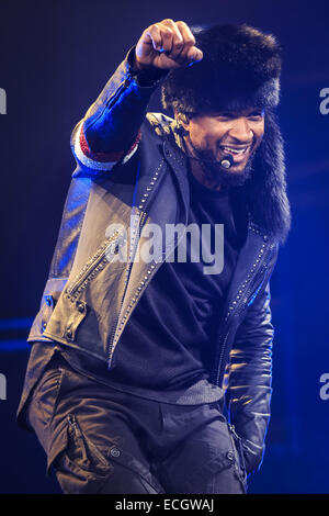 Tampa, Florida, USA. 14. Dezember 2014. Usher führt am 14. Dezember 2014 in Amalie Arena in Tampa, Florida-Credit: Brad Moore/ZUMA Wire/ZUMAPRESS.com/Alamy Live News Stockfoto