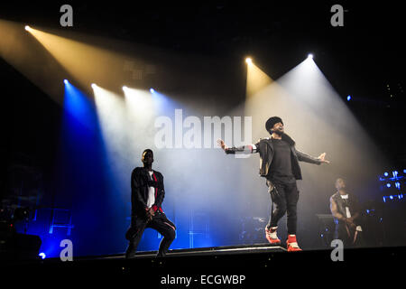 Tampa, Florida, USA. 14. Dezember 2014. Usher führt am 14. Dezember 2014 in Amalie Arena in Tampa, Florida-Credit: Brad Moore/ZUMA Wire/ZUMAPRESS.com/Alamy Live News Stockfoto