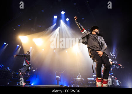 Tampa, Florida, USA. 14. Dezember 2014. Usher führt am 14. Dezember 2014 in Amalie Arena in Tampa, Florida-Credit: Brad Moore/ZUMA Wire/ZUMAPRESS.com/Alamy Live News Stockfoto