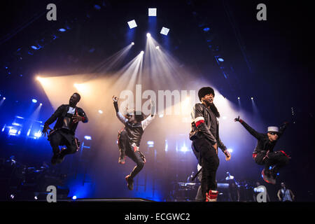 Tampa, Florida, USA. 14. Dezember 2014. Usher führt am 14. Dezember 2014 in Amalie Arena in Tampa, Florida-Credit: Brad Moore/ZUMA Wire/ZUMAPRESS.com/Alamy Live News Stockfoto