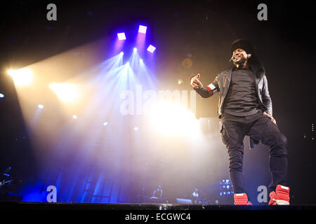 Tampa, Florida, USA. 14. Dezember 2014. Usher führt am 14. Dezember 2014 in Amalie Arena in Tampa, Florida-Credit: Brad Moore/ZUMA Wire/ZUMAPRESS.com/Alamy Live News Stockfoto