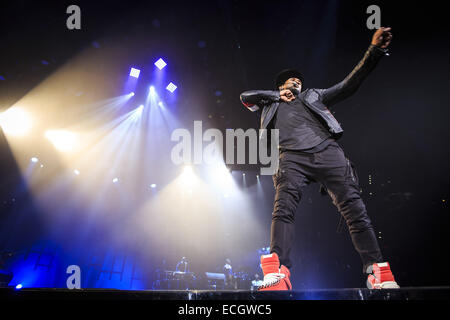 Tampa, Florida, USA. 14. Dezember 2014. Usher führt am 14. Dezember 2014 in Amalie Arena in Tampa, Florida-Credit: Brad Moore/ZUMA Wire/ZUMAPRESS.com/Alamy Live News Stockfoto