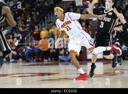 Kontrolle der Pause. 13. Dezember 2014. West Point Black Knights und USC Trojans, Galen Center in Los Angeles, CA. Jordan McLaughlin #11 versucht, den Bruch zu kontrollieren. © Csm/Alamy Live-Nachrichten Stockfoto