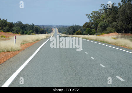 Outback Highway in der Nähe von Wilcannia, New-South.Wales, Australien Stockfoto