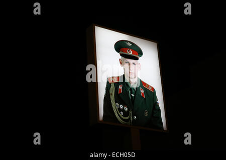 uns Soldaten Plakat Bild Checkpoint Charlie Berlin Stockfoto