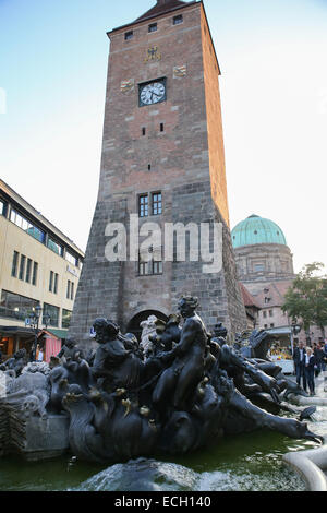 Nürnberg-Ehe-Brunnen Uhrturm Deutschland Stockfoto