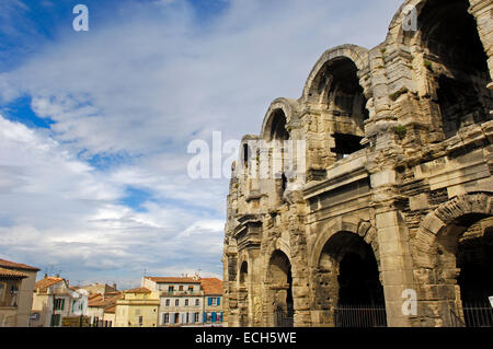 Römische Amphitheater Les Arènes, Arles, Bouches du Rhone, Provence, Frankreich, Europa Stockfoto