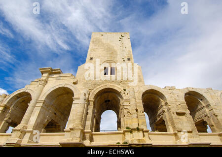 Römische Amphitheater Les Arènes, Arles, Bouches du Rhone, Provence, Frankreich, Europa Stockfoto