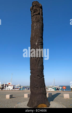 Holz-Skulptur "Sagen, Fabeln, Legenden" oder "Mythen, Fabeln, Legenden" von Tobias Bork, 2004, Barth, Mecklenburg-Vorpommern Stockfoto