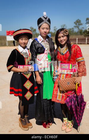 Mädchen gekleidet traditionellen Hmong Kostüme, Hmong Silvester Feier, Phonsavan, Xiangkhouang, Laos Stockfoto