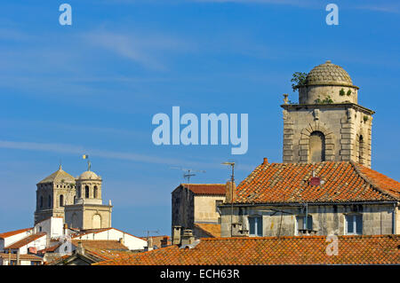 Alte Stadt, Arles, Bouches du Rhone, Provence, Frankreich, Europa Stockfoto