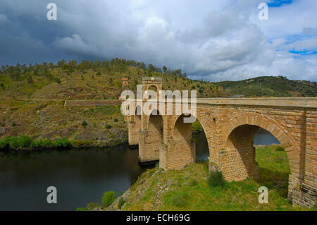 Römische Brücke über den Tejo, Alcantara, Cáceres Provinz Extremadura, Spanien, Europa Stockfoto