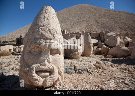Gott thronen und Götter Köpfe, Mount Nemrut, Heiligtum und Grabstätte, Südost-Anatolien-Region, Türkei Stockfoto