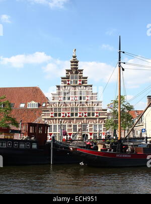 17. Jahrhundert charakteristische Fassade von der Stadstimmerwerf (City Wharf) am Kort Galgewater Kanal in Leiden, Niederlande Stockfoto