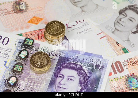 Englische Banknoten und Münzen Stockfoto