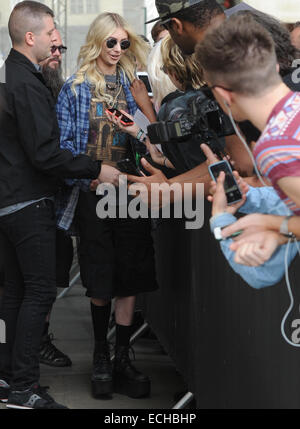 Taylor Momsen gesehen in den BBC-Studios London mit: Taylor Momsen Where: London, Vereinigtes Königreich bei: 12. Juni 2014 Stockfoto