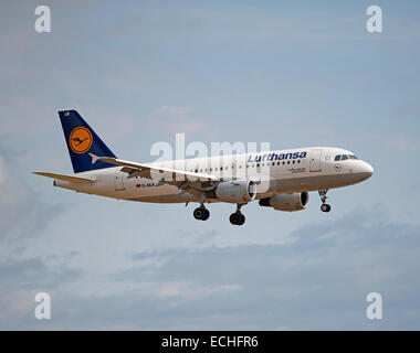 Eine europäische Flug von Berlin, Ankunft am Flughafen von Dyce Aberdeen in Schottland.  SCO 9362. Stockfoto