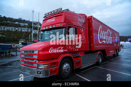 Feiertage kommen, Coca Cola Looe in Cornwall besuchen 15. Dezember 2014 Stockfoto