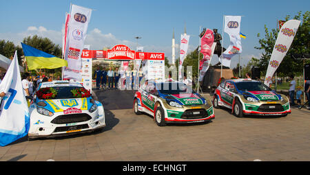 ISTANBUL, Türkei - 17. August 2014: Gewinner bei der Siegerehrung des Avis Bosporus Rallye Stockfoto