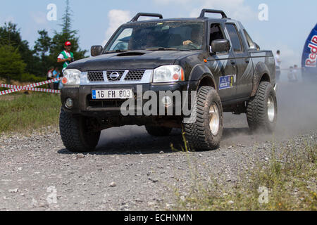 ISTANBUL Türkei 17. August 2014 Rettung Auto Avis Bosporus Rallye Gocbeyli Bühne Stockfoto