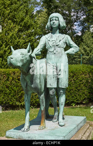 Europa, Deutschland, Niedersachsen, Soegel, Jagdschloss Clemenswerth, Skulptur Im Klostergarten Stockfoto