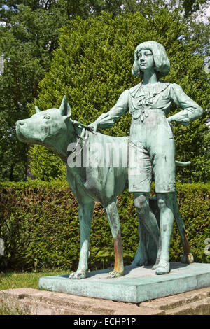 Europa, Deutschland, Niedersachsen, Soegel, Jagdschloss Clemenswerth, Skulptur Im Klostergarten Stockfoto