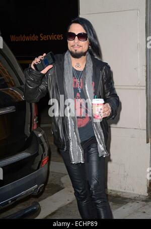 New York, NY, USA. 15. Dezember 2014. Dave Navarro unterwegs für Promi-Schnappschüsse - Mo, New York, NY 15. Dezember 2014. Bildnachweis: Derek Sturm/Everett Collection/Alamy Live-Nachrichten Stockfoto