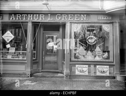 Antik, ca. 1905 Bild, Arthur L. Green Apotheke, befindet sich im 2 Schule St. in Manchester-by-the-Sea, Massachusetts, USA. Stockfoto