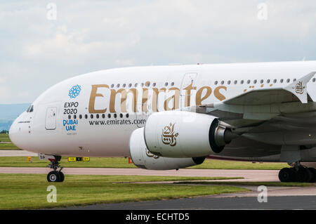 Emirates Airbus Airbus A380 Flugzeug am Flughafen Manchester Stockfoto