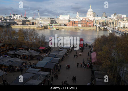 Luftaufnahme des Weihnachtsmarktes 2014 in der Londoner Tate Modern an der Themse Stockfoto