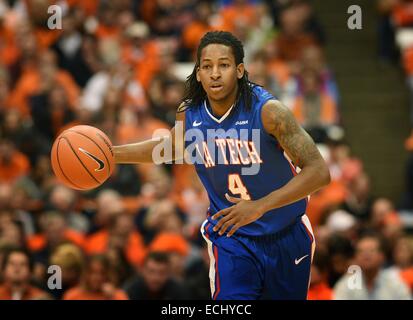 Syracuse, NY, USA. 14. Dezember 2014. 14. Dezember 2014: Louisianna Tech guard Kenneth Smith (4) während der ersten Hälfte des Spiels. Die Syracuse Orange besiegte die Louisiana Tech Bulldogs 71-69 im Carrier Dome in Syracuse, NY. © Csm/Alamy Live-Nachrichten Stockfoto