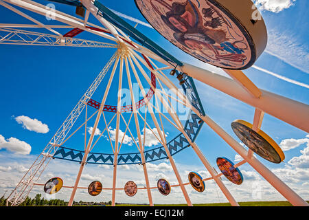 Saamis Tipi, das weltweit größte Tipi, in der Stadt Medicine Hat, Alberta, Kanada. Stockfoto