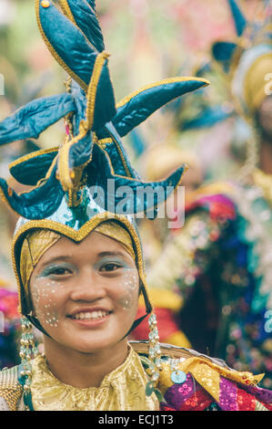 Tänzer in Parade während Sinulog Festival feiern in Cebu City Philippinen. Stockfoto