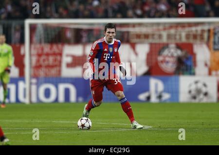 München, Deutschland. 10. Dezember 2014. Pierre Hojbjerg (Bayern) Fußball: UEFA Champions League-Gruppe E Spiel zwischen FC Bayern München 3-0 PFC CSKA Moskva in der Alianz Arena in München, Deutschland. © Mutsu Kawamori/AFLO/Alamy Live-Nachrichten Stockfoto