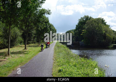 Radfahrer auf der Nantes - Brest-Kanal, Bretagne Frankreich in der Nähe von Pontivy Stockfoto