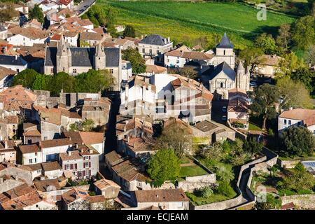 Frankreich, Deux-Sèvres, Melle, das Dorf (Luftbild) Stockfoto