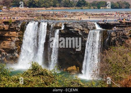 Indien, Chhattisgarh, Chitrakut, drängen sich in der Nähe der Wasserfälle Stockfoto